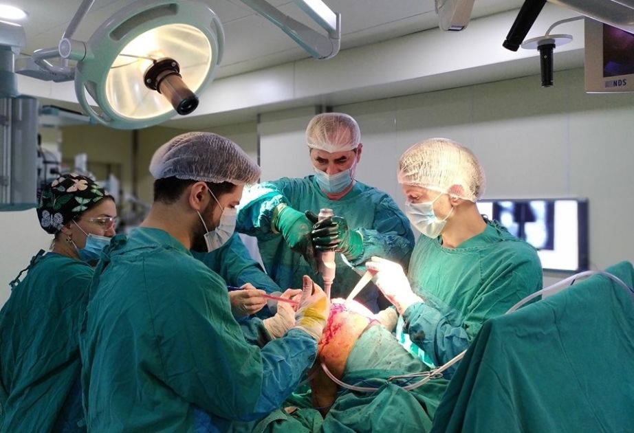 В Учебно-хирургической клинике АМУ успешно проведена реплантация коленного сустава пациента