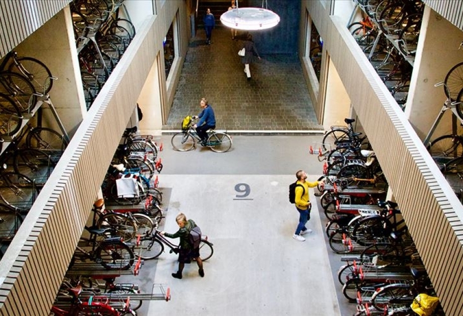 Hollandiyada dünyanın ən böyük velosiped parkı istifadəyə verilib