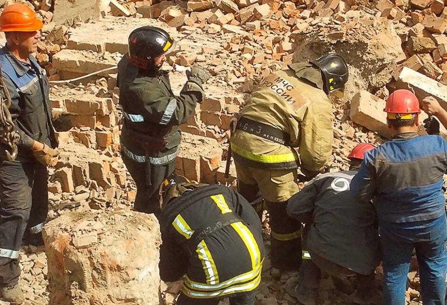 Novosibirskdə binanın divarının uçması nəticəsində iki nəfər ölüb