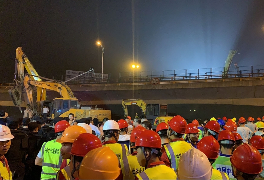 Çində yol ötürücüsünün çökməsi nəticəsində üç nəfər həyatını itirib