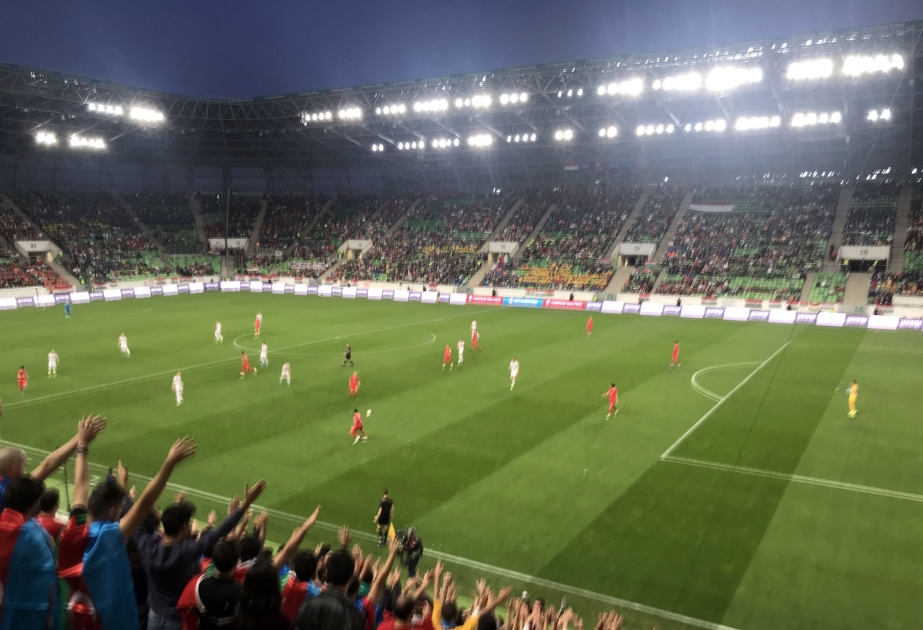 Венгрия-Азербайджан: 15 тысяч детей заменили собой взрослых фанатов венгерской сборной ВИДЕО