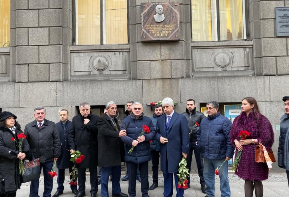Sankt-Peterburqda Azərbaycan xalqının ümummilli lideri Heydər Əliyevin xatirəsi anılıb