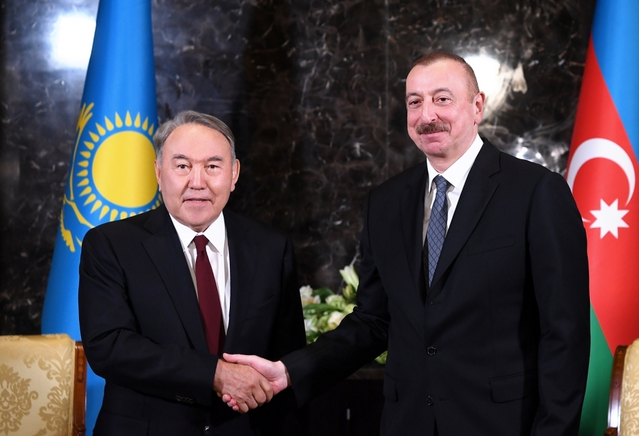 الرئيس الأذربيجاني يجري مكالمة هاتفية بالرئيس الكازاخي الاول