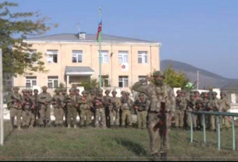 Aserbaidschanische Flagge in der Stadt Zangilan gehisst VIDEO