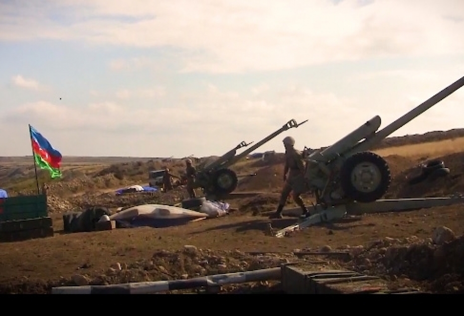 ​Aserbaidschanische Artilleristen treffen genau feindliche Feuerpunkte
