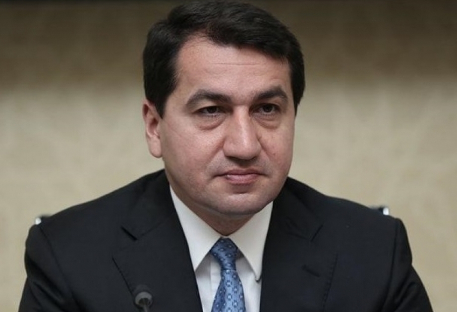 Hikmet Hajiyev: Armenien hat seit 28 Jahren in Aghdam ein Urbizid begangen