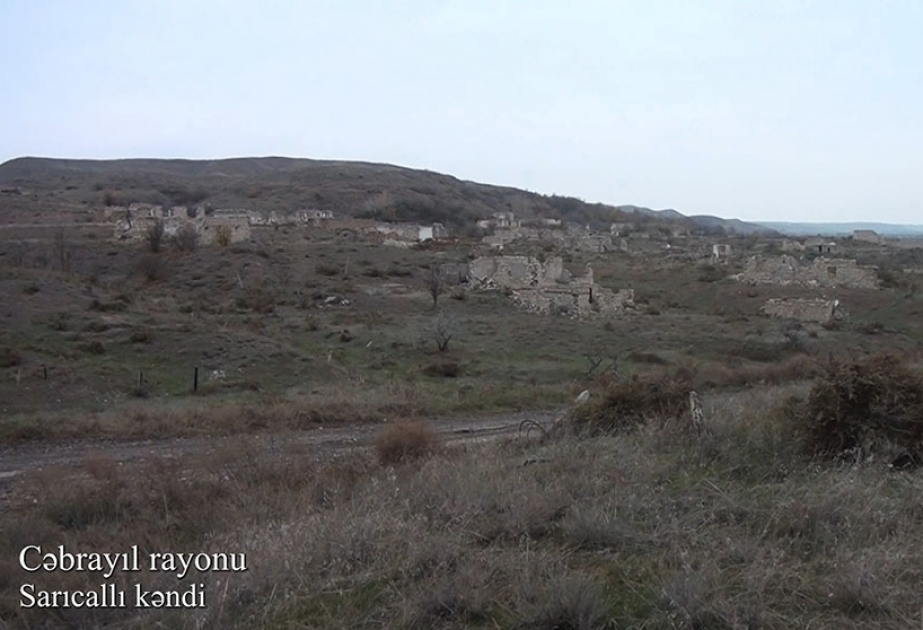 阿塞拜疆国防部发布解放的杰布拉伊尔区萨里贾拉村的视频