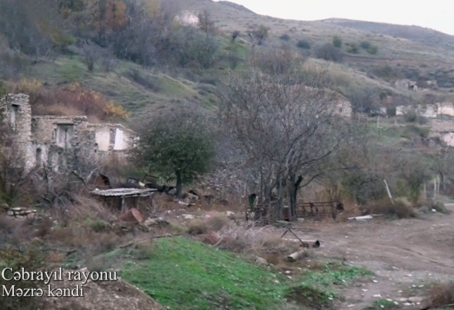 阿塞拜疆国防部发布解放的杰布拉伊尔区梅兹雷村的视频