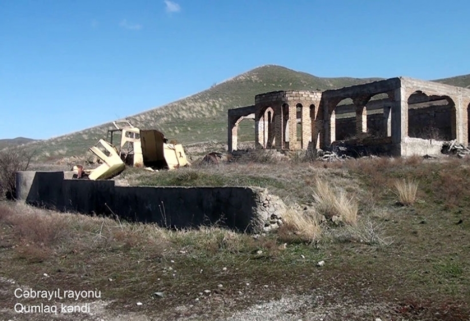 Verteidigungsministerium veröffentlicht Videoaufnahmen aus dem befreiten Dorf Gumlag im Rayon Jabrayil VIDEO