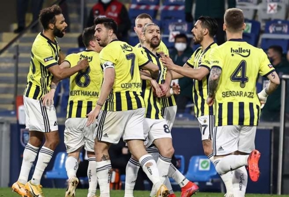 Fenerbahce come from behind to beat Basaksehir 2-1