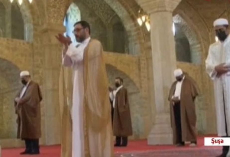Ramadan: Zum ersten Mal nach Befreiung von Besatzung in Schuscha Feiertagsgebete verrichtet