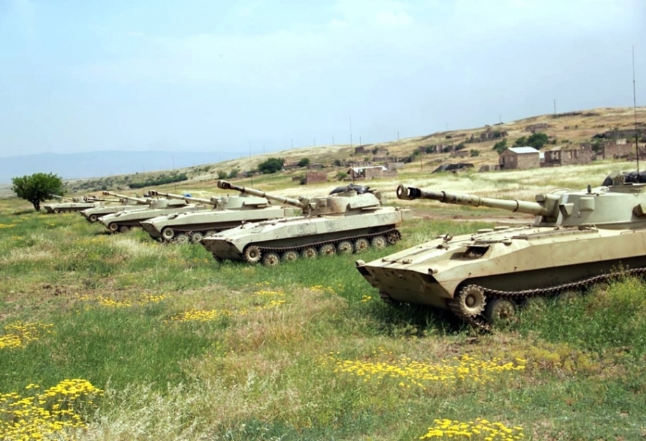 المناورات العسكرية في الجيش الأذربيجاني مستمرة (فيديو)