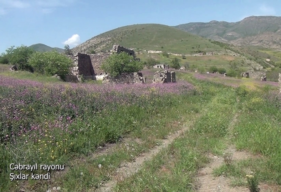 مقطع فيديو لقرية شيخلار بمحافظة جبرائيل المحررة من وطأة الاحتلال الأرميني (فيديو)
