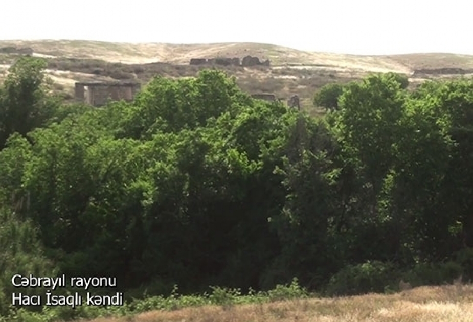 وزارة الدفاع تنشر مقطع فيديو لقرية حاجي اسحاقلي بمحافظة جبرائيل المحررة من الاحتلال الأرميني – فيديو