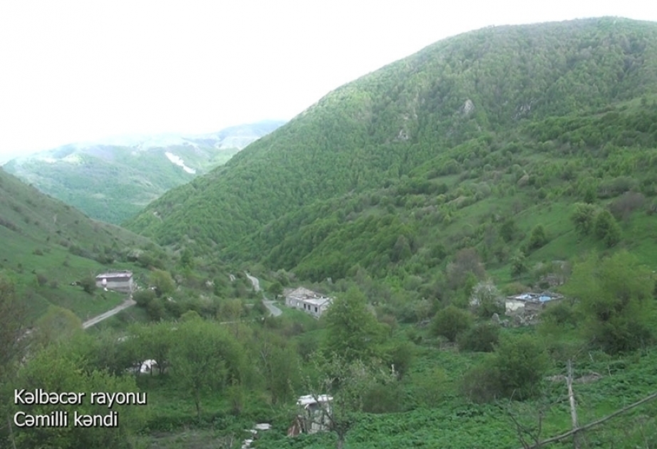 Verteidigungsministerium veröffentlicht Videoaufnahmen aus dem befreiten Dorf Dschämilli im Rayon Kelbadschar