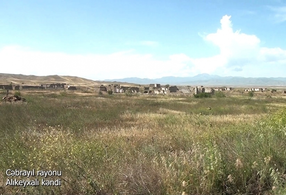 مقطع فيديو لقرية آليكيخالي بمحافظة جبرائيل المحررة من وطأة الاحتلال الأرميني (فيديو)