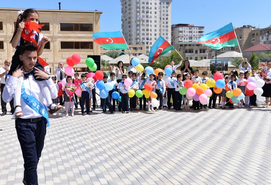 В азербайджанских школах 84 тыс. 69 учеников заканчивают XI класс