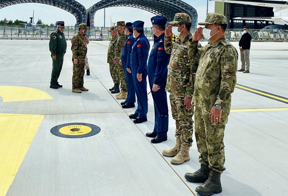 阿塞拜疆国防部领导赴土耳其进行访问