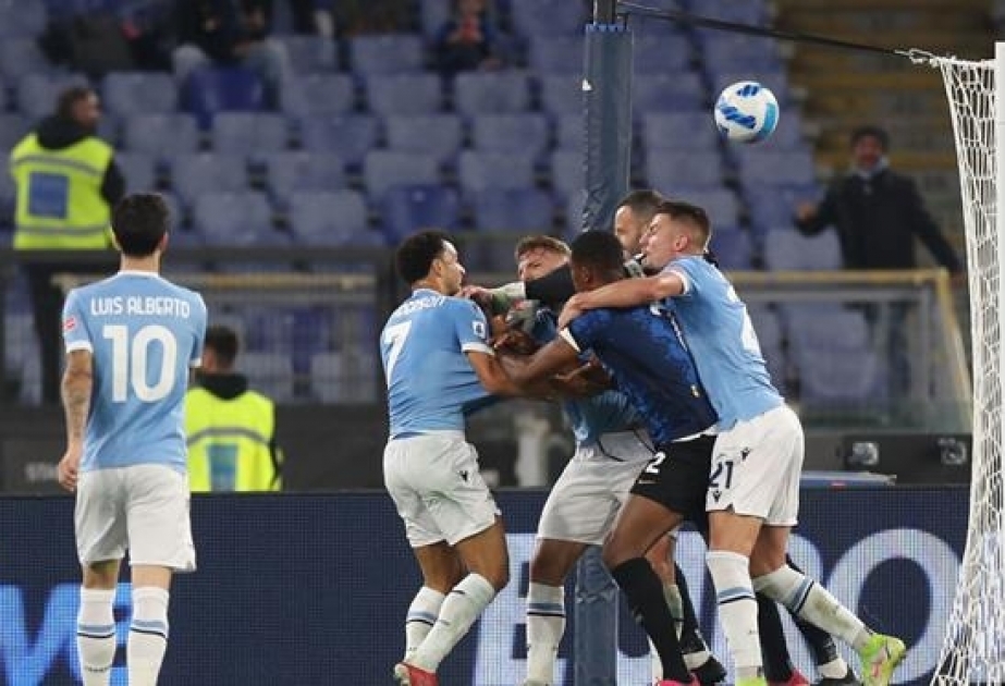 «Лацио» в скандальном матче обыграл «Интер»