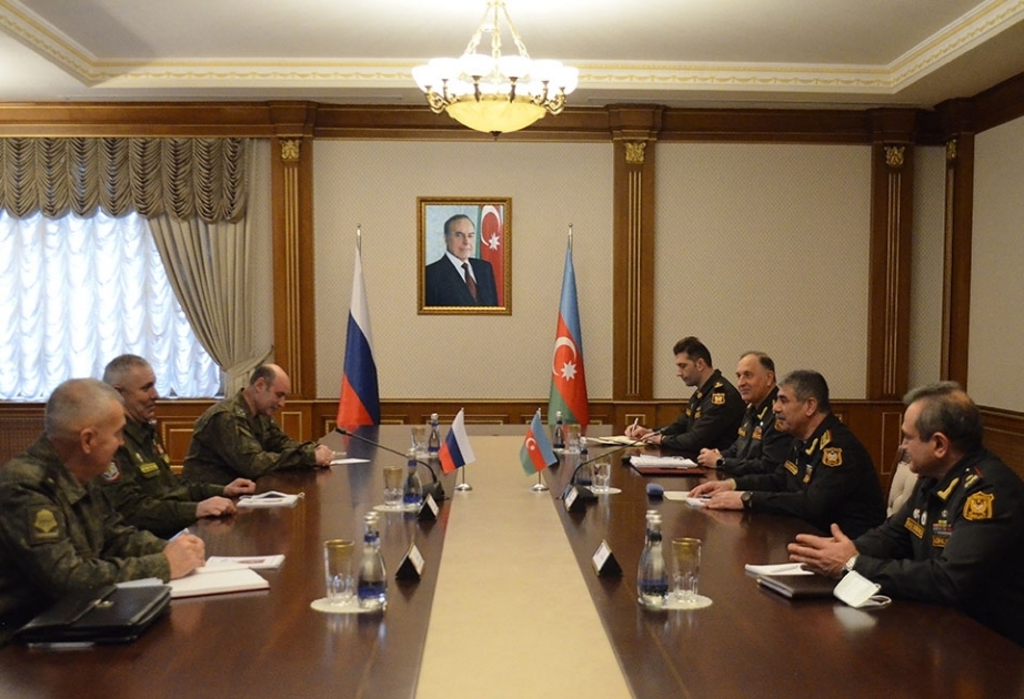 阿塞拜疆国防部长会见俄罗斯维和部队新任司令员