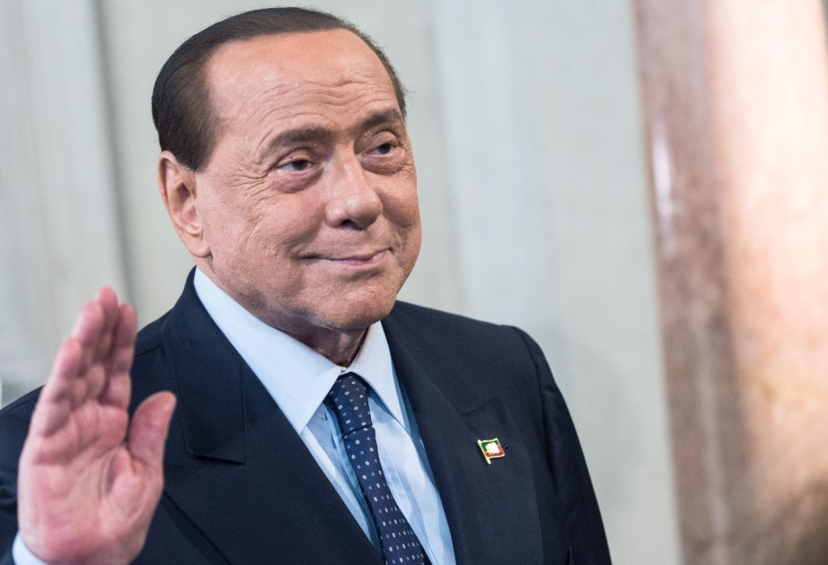 Berlusconi gives up bid for Italian presidency