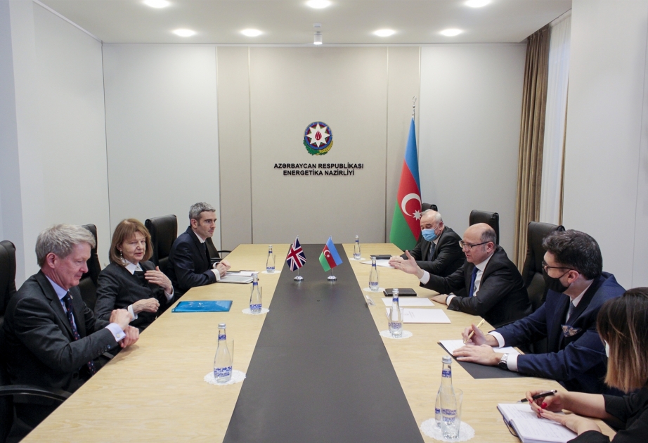 بحث التعاون في مجال الطاقة بين أذربيجان وبريطانيا العظمى