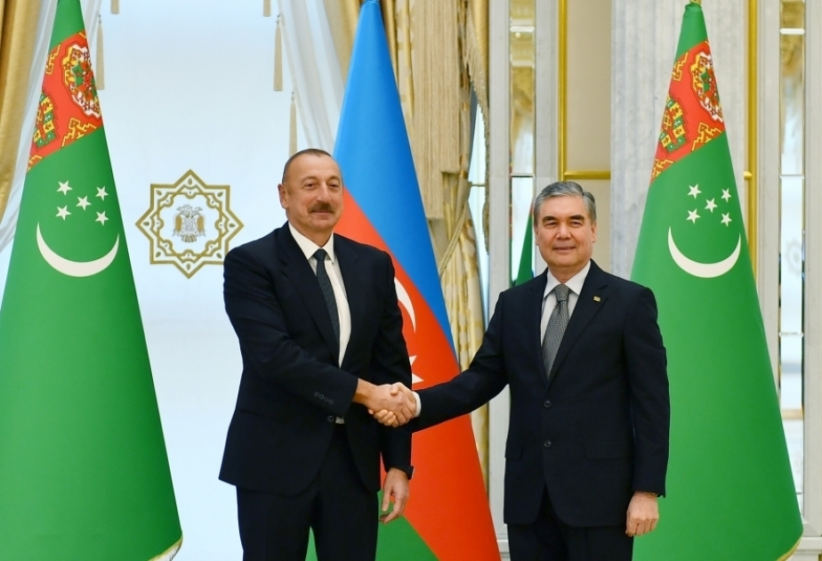 Präsident von Turkmenistan Gurbanguly Berdimuhamedow telefoniert mit Präsident Ilham Aliyev
