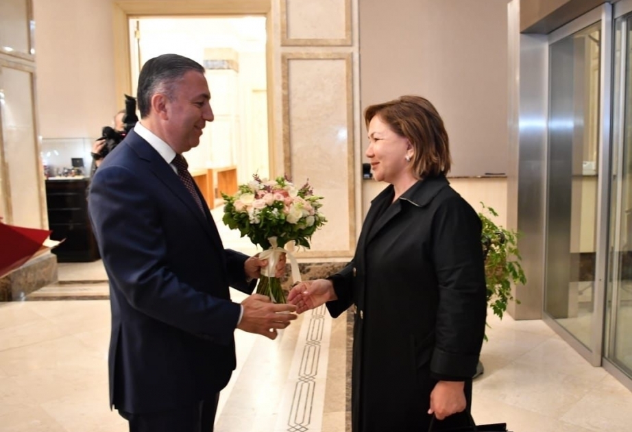 La vice-présidente du Majlis du Parlement kazakh est arrivée en Azerbaïdjan