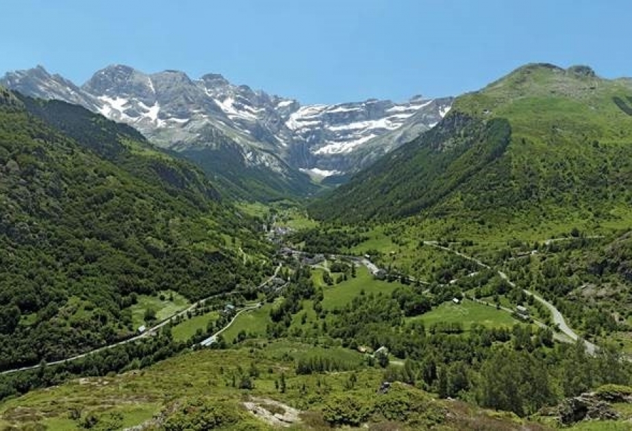 Cirque de Gavarnie - popular hiking destination in Pyrenees