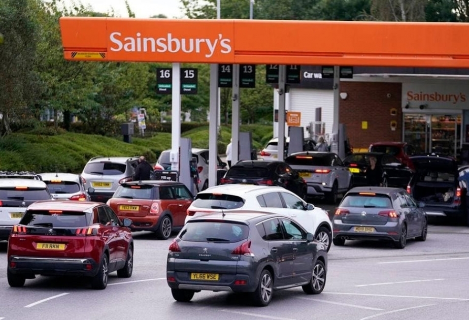Petrol price in UK reaches new record high at 170p a litre and diesel at 181p, data shows