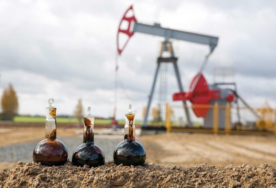Баррель азербайджанской нефти продается дороже 122 долларов