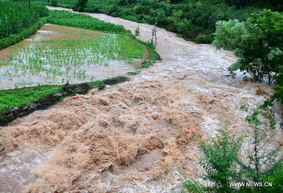Четыре человека погибли, еще четверо пропали без вести из-за проливного дождя на юго-западе Китая
