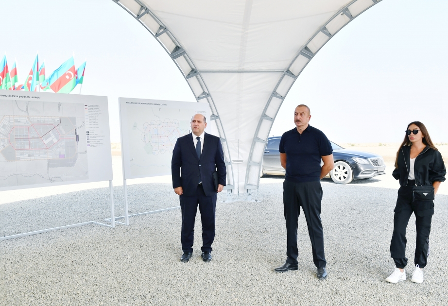 Präsident Ilham Aliyev und First Lady Mehriban Aliyeva legen Grundstein für innerstädtische Straßen und Kommunikationsnetze von Agdam VIDEO
