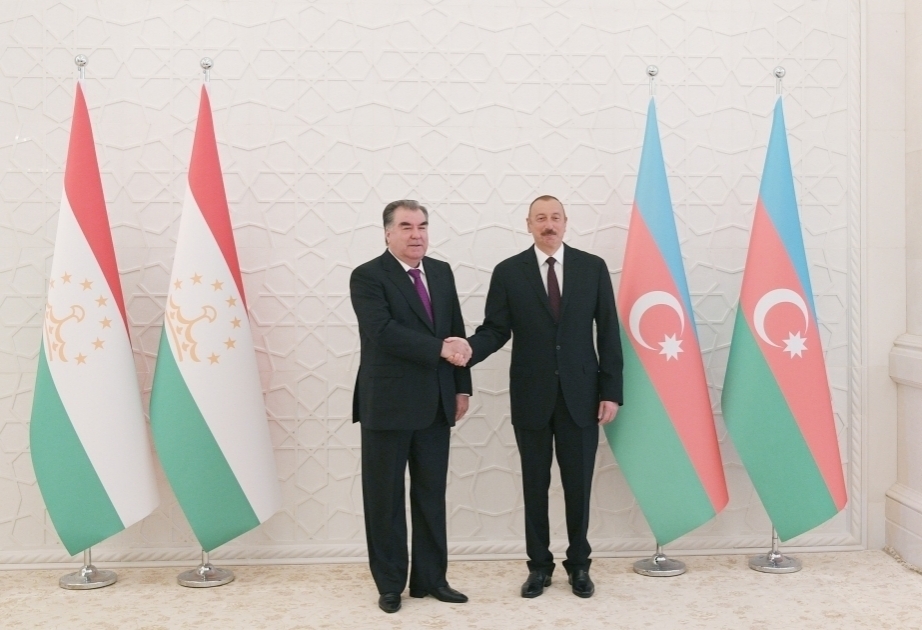 Präsident Ilham Aliyev telefoniert mit Präsident von Tadschikistan Emomali Rahmon