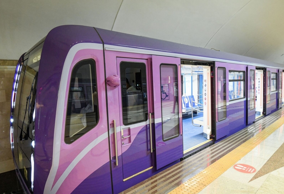 Очередные 2 новых поезда, закупленные в России Бакинским метрополитеном, прибыли в Баку
