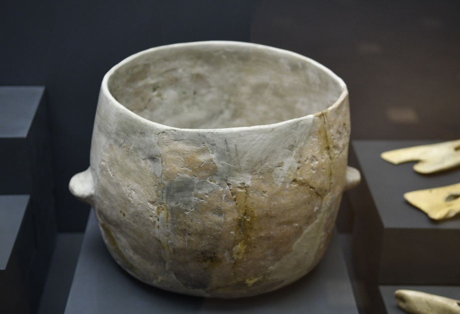 وعاء برونزي - نموذج نادر بين معروضات متحف التاريخ الاذربيجاني