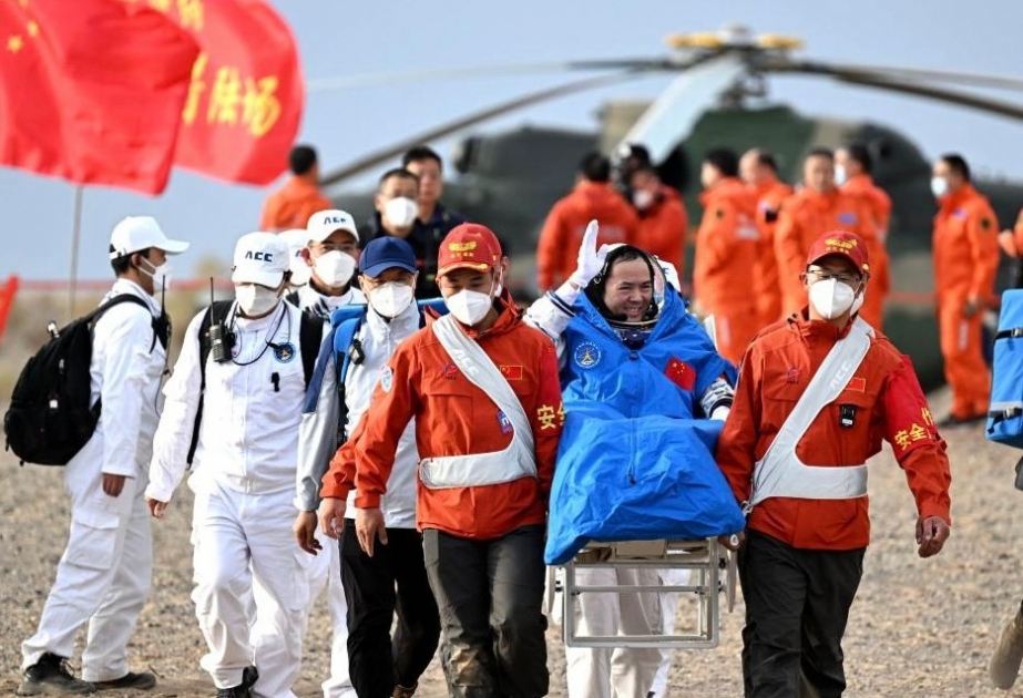 Çinin “Şencou-15” missiyasının kosmonavtları altı aydan sonra Yerə qayıdıblar
