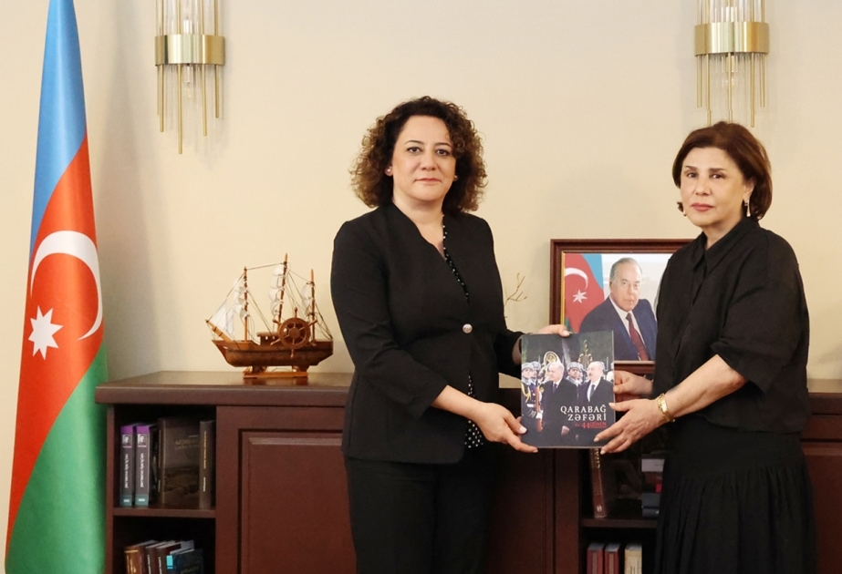 الممثل الرسمي لجمهورية شمال قبرص التركية على رأس وفد يزور مركز الترجمة الحكومي الأذربيجاني