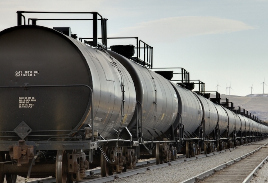 Азербайджанские железные дороги закупают 100 вагонов-цистерн для перевозки нефтепродуктов