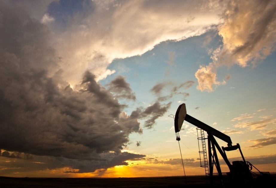 Azerbaijani oil price climbs above $84