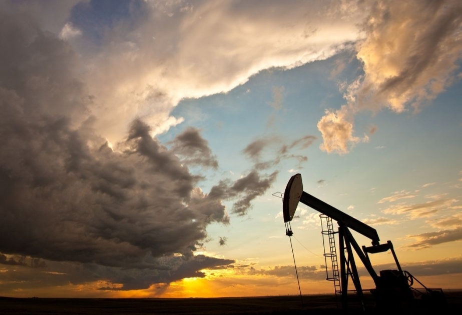Azerbaijani oil price drops in world markets