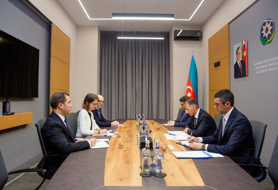 数字发展和交通部部长会见世界银行新任驻阿塞拜疆经理