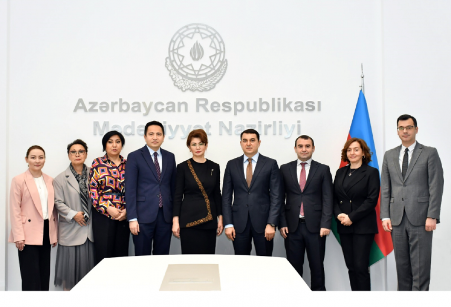 El Ministro de Cultura de Azerbaiyán se reúne con su homóloga de Kazajistán