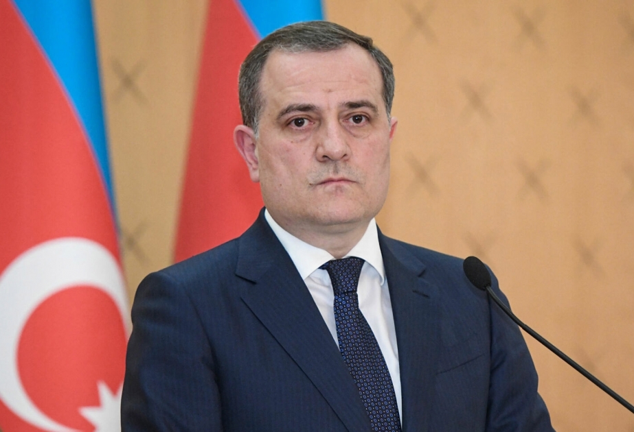 Aserbaidschanischer Außenminister reist zu Arbeitsbesuch nach Deutschland