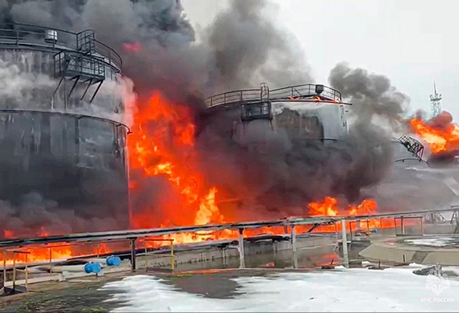Ukraine-Krieg: Russische Raffinerie nach Angriff in Brand