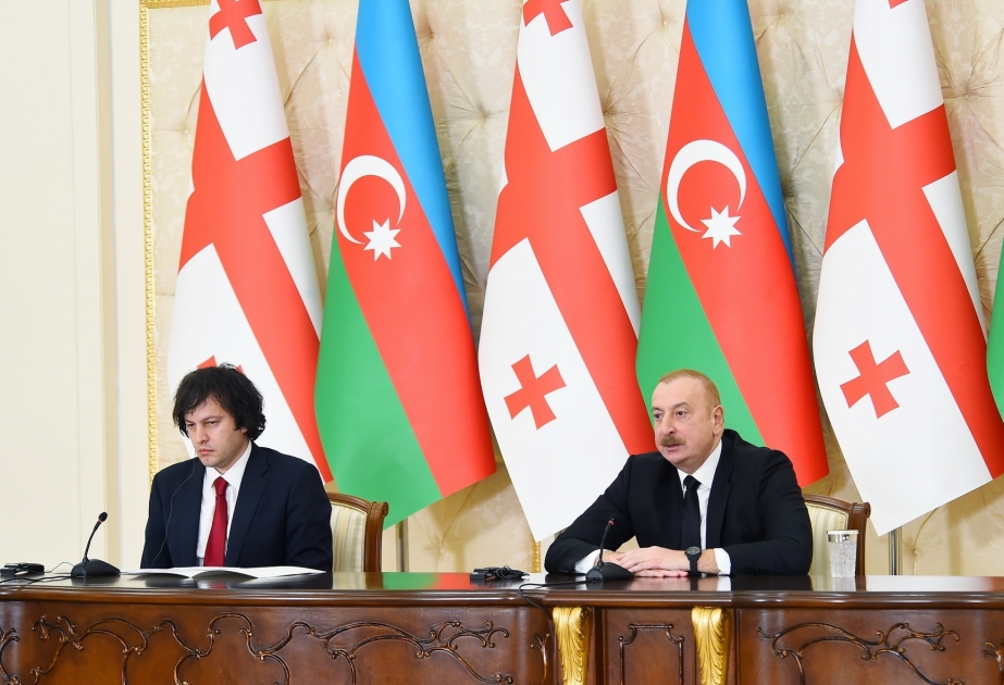 Präsident Ilham Aliyev: Inbetriebnahme der Bahnstrecke Baku-Tiflis-Kars wird für viele Länder von Vorteil sein