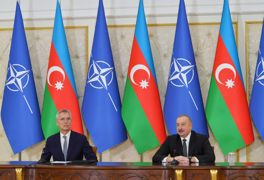 Präsident Ilham Aliyev und NATO-Generalsekretär Jens Stoltenberg geben Presseerklärungen ab VIDEO
