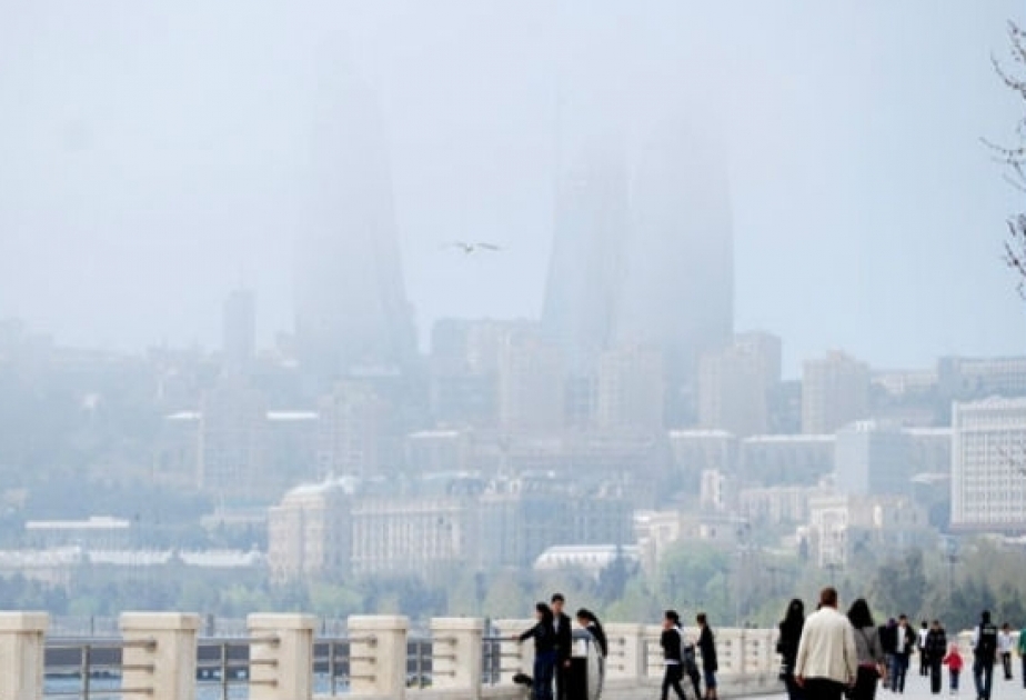La brume de poussière est observée à Bakou