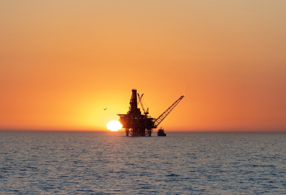 Цена барреля азербайджанской нефти превысила 93 доллара
