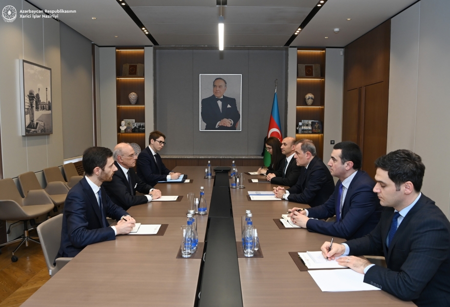 بحث علاقات الشراكة الاستراتيجية المتعددة الجوانب بين أذربيجان وإيطاليا